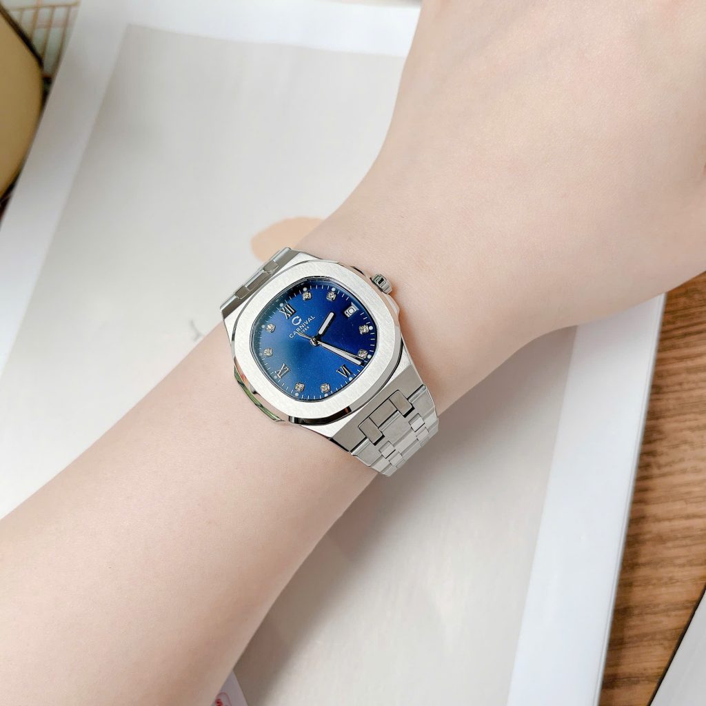 Mặt số 34mm màu xanh cuốn hút của đồng hồ Carnival