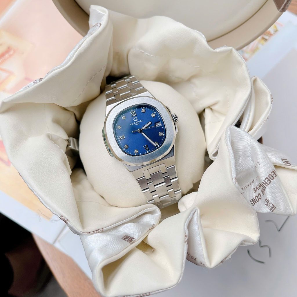 Kính Sapphire chống xước và dây đeo cao cấp
