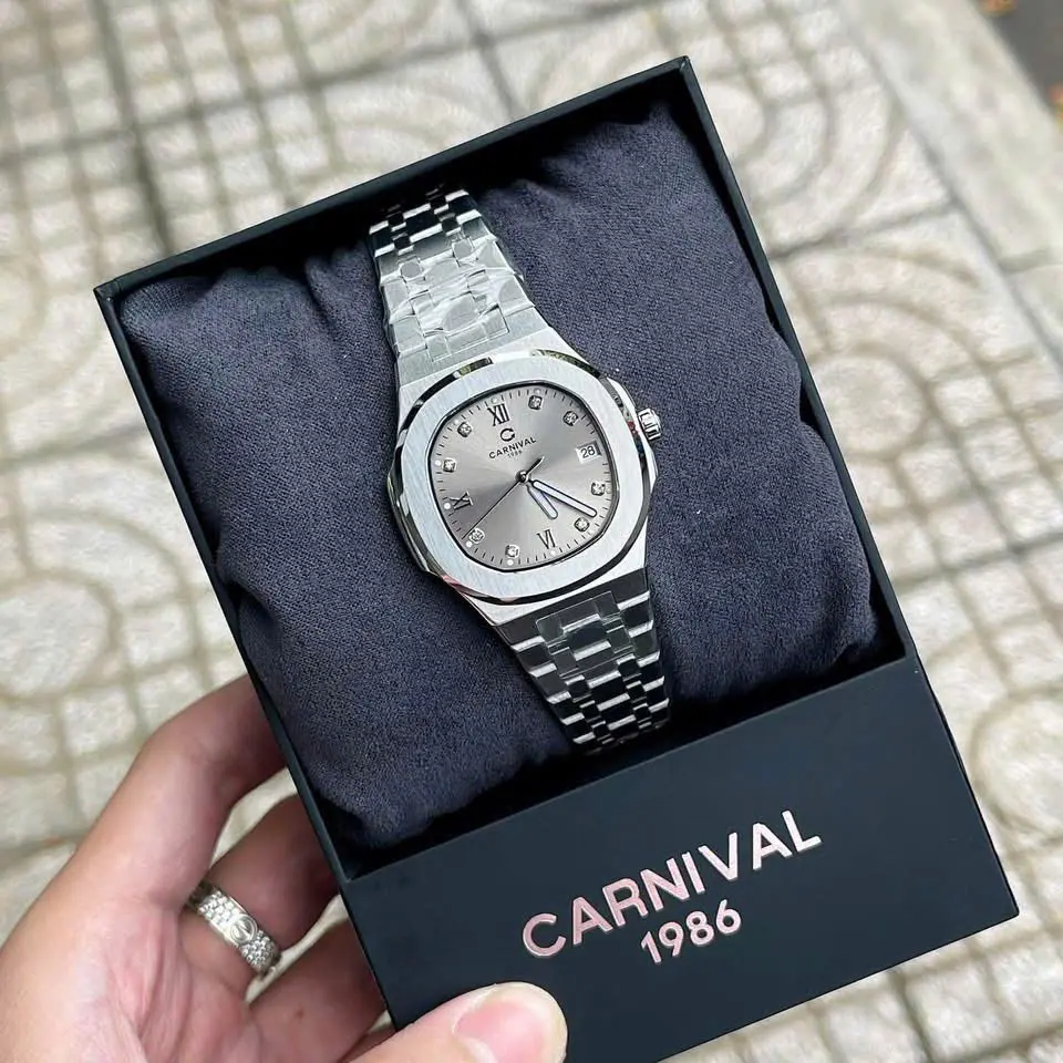 Kính Sapphire chống trầy xước và dây đeo cao cấp