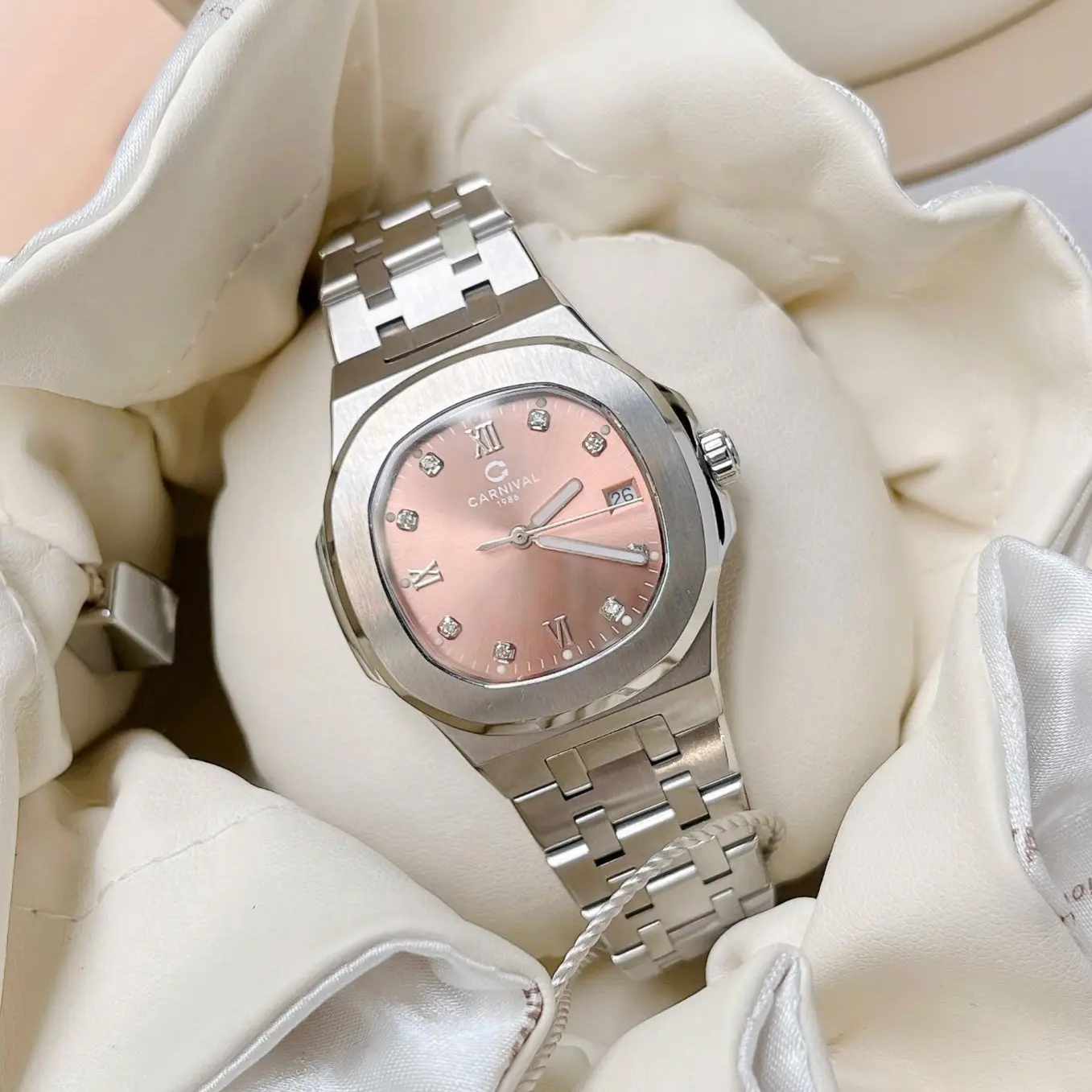 ĐỒNG HỒ Nữ Carnival 8160L-VT-N Mặt Nâu Cá Hồi-Dây Thép-Pin-Kính Sapphire