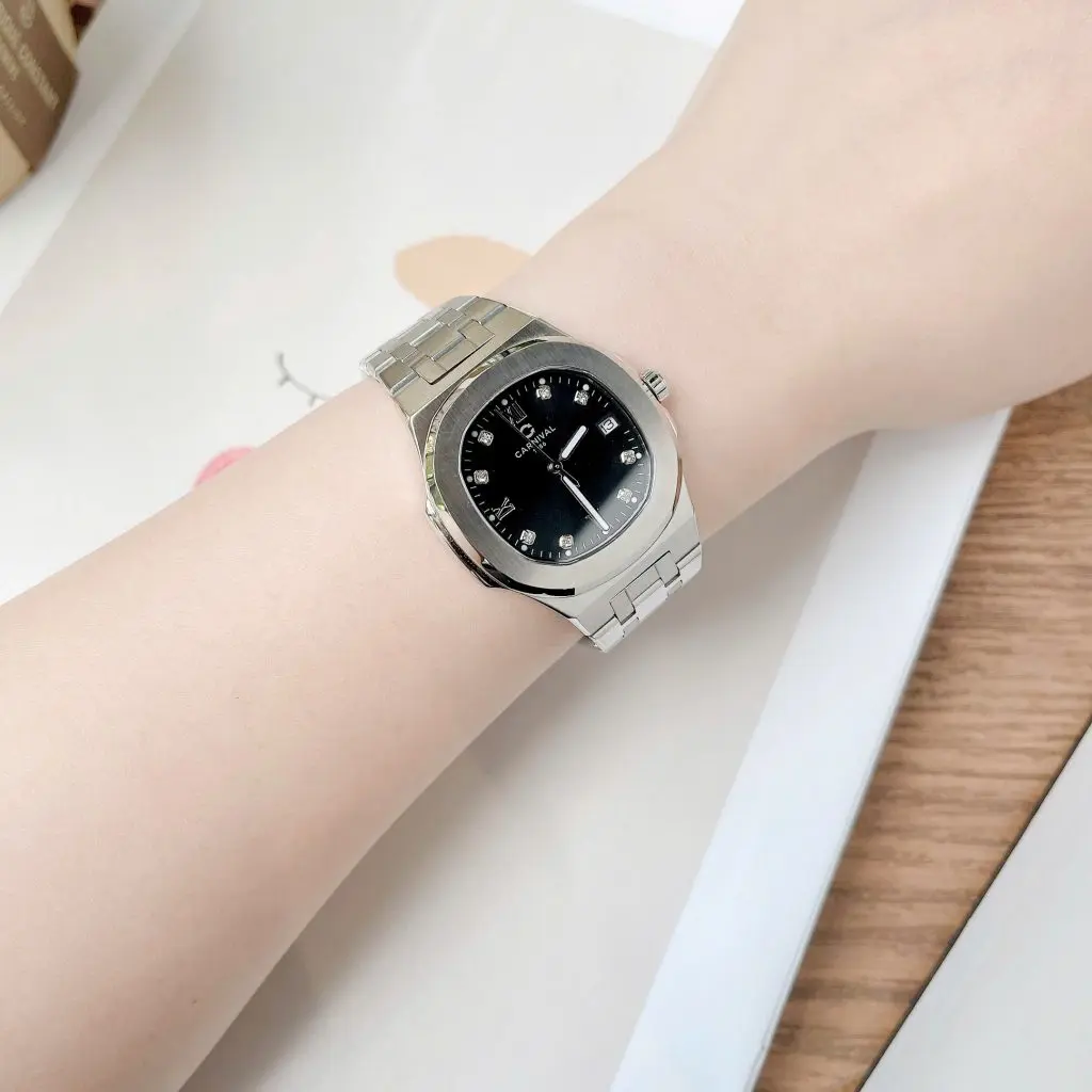 Tùy chọn dây đeo linh hoạt và mức chống nước 50m