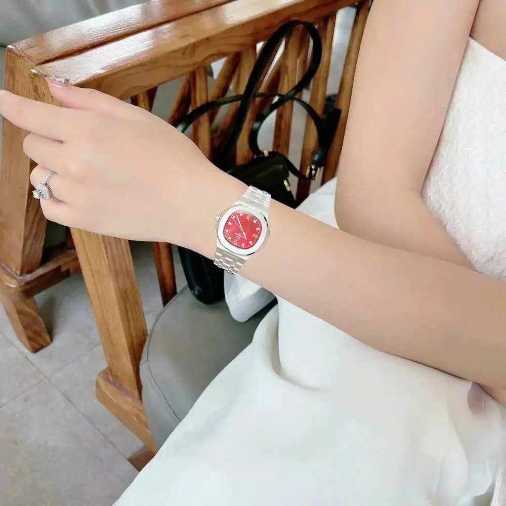 Mặt số 34mm màu đỏ quyến rũ của đồng hồ Carnival