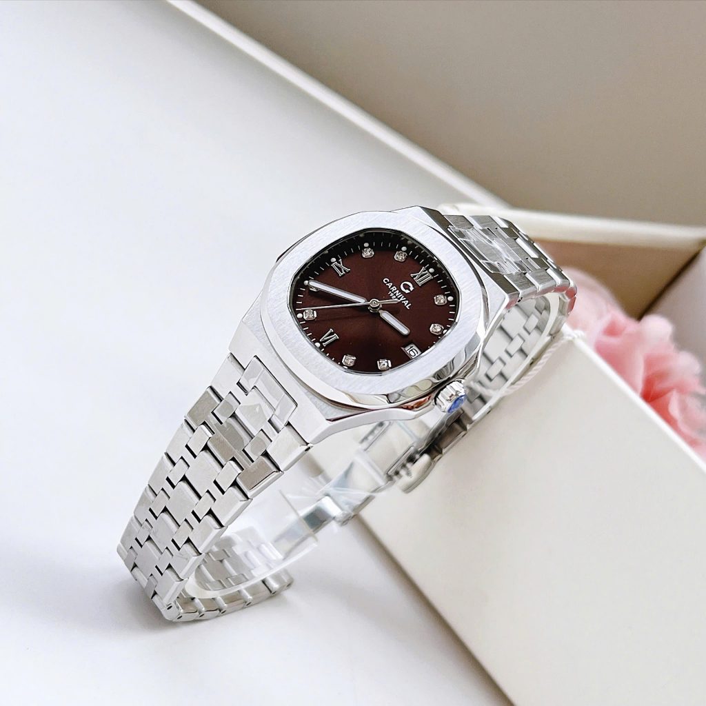 Kích cỡ 34mm cực kỳ vừa vặn với cổ tay nữ giới