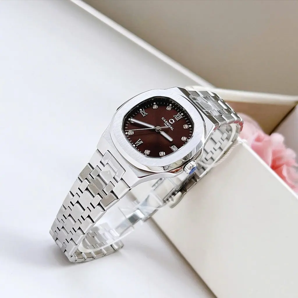 Kích cỡ 34mm cực kỳ vừa vặn với cổ tay nữ giới