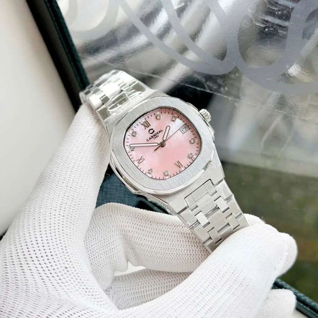 Kính Sapphire chống trầy xước và bảo vệ đồng hồ tối ưu
