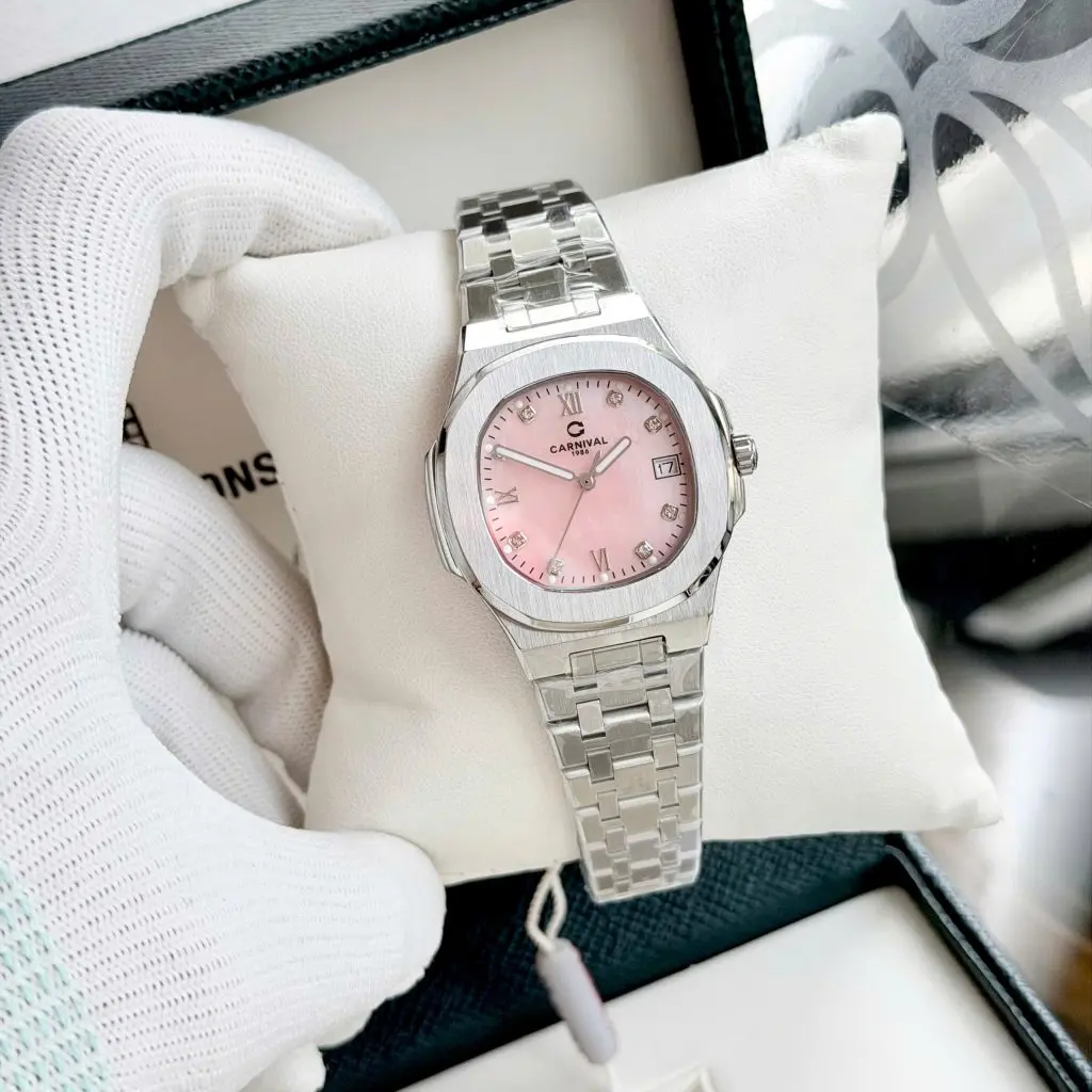 Các chi tiết kim và cọc số được hoàn thiện vô cùng tinh xảo