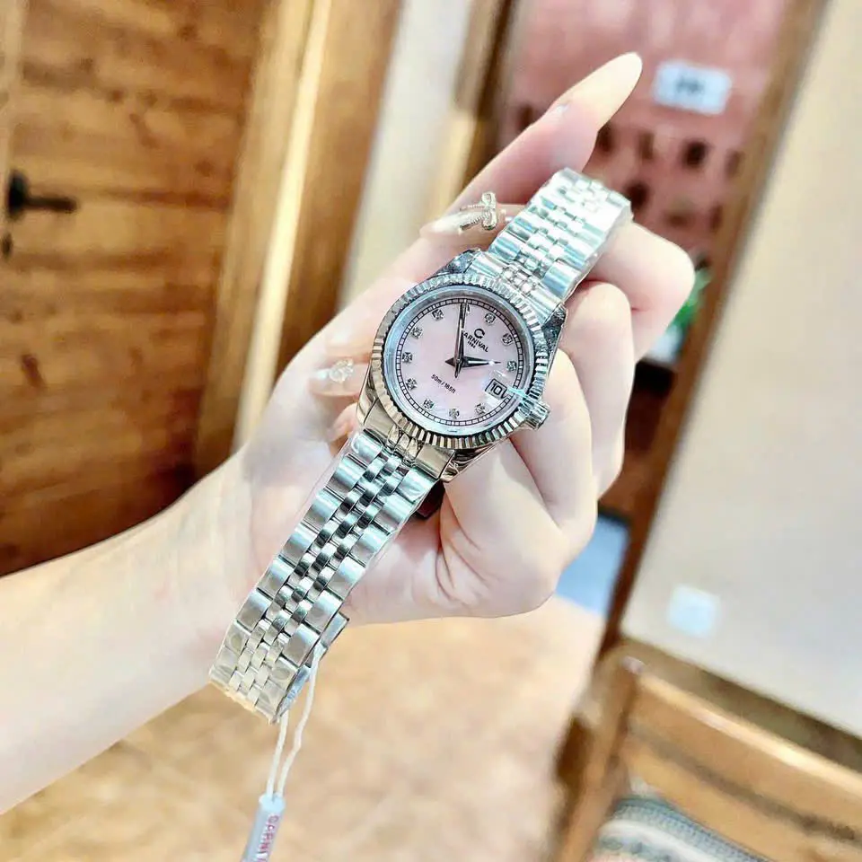Chất liệu thép không gỉ kết hợp kính Sapphire chống trầy xước
