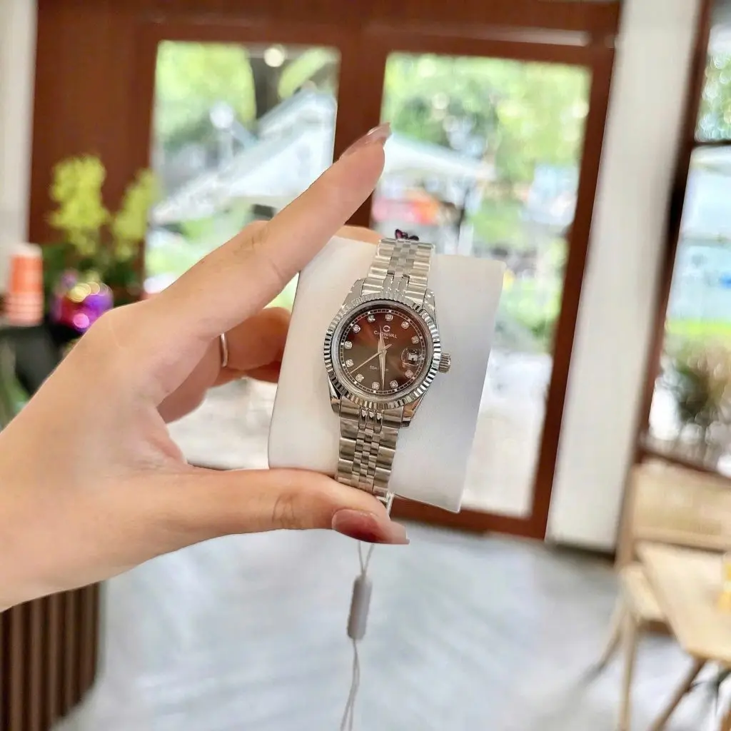 Mặt số 30mm màu nâu sang trọng, vỏ thép chống gỉ cao cấp