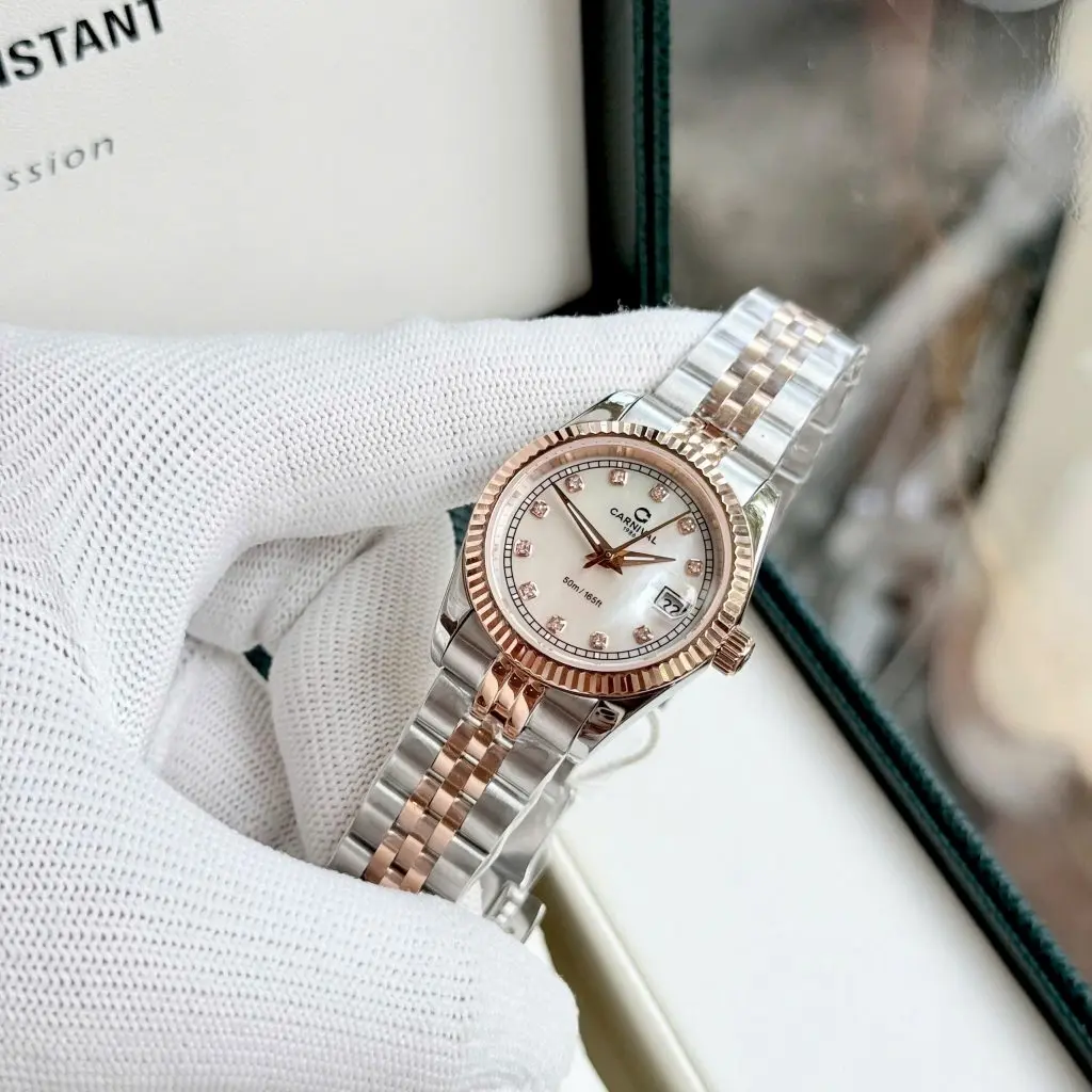 Mặt số 30mm khảm xà cừ trắng lấp lánh dưới mọi góc nhìn
