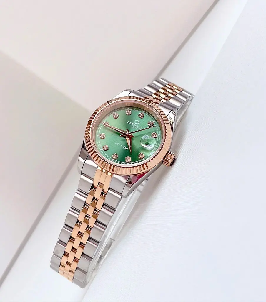 Kích cỡ 34mm vừa vặn hoàn hảo với cổ tay phái nữ