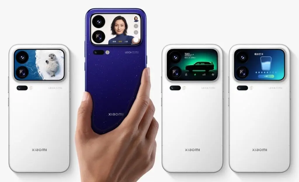 Mặt lưng điện thoại Xiaomi màu xanh và trắng nổi bật với màn hình phụ đa năng cạnh cụm camera Leica